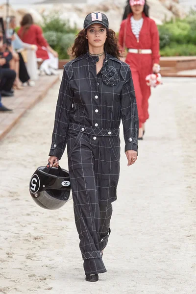 Look 2